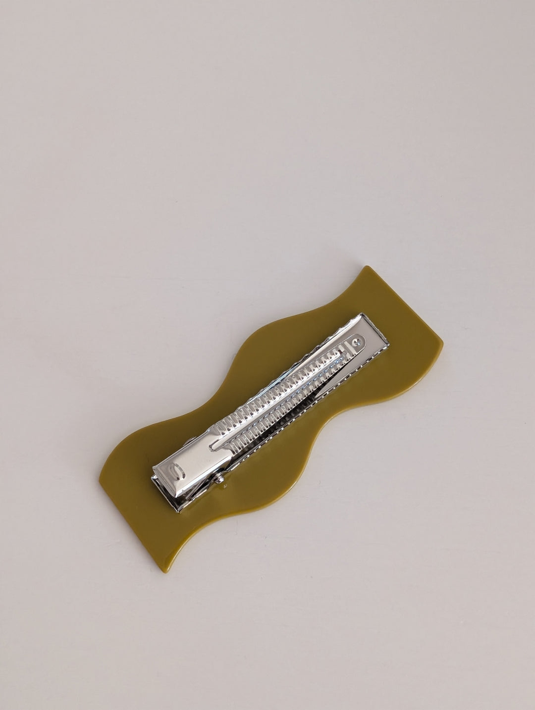 Wave Hair Clip 8cm in Caper